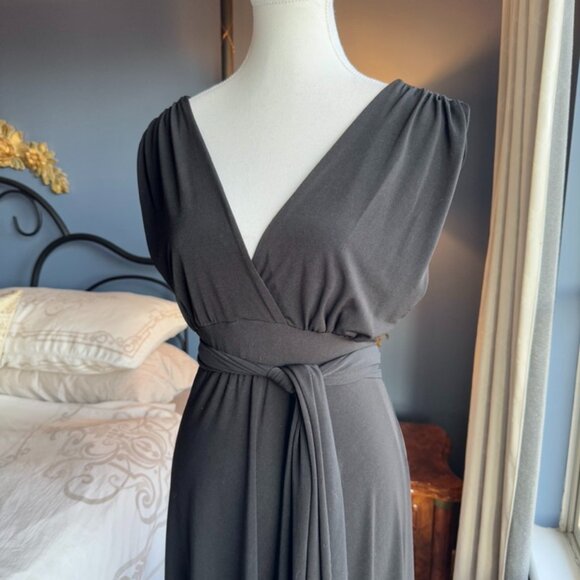 Super Comfy Black Midi Dress - Picture 9 of 14